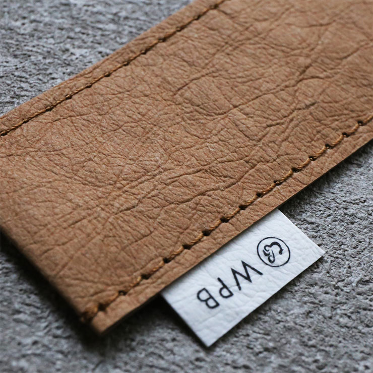 革のような風合い,独特の手触り,汚れたら洗える耐水性