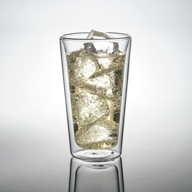 ドリンクを注ぐと中身が浮いているように見えておしゃれ