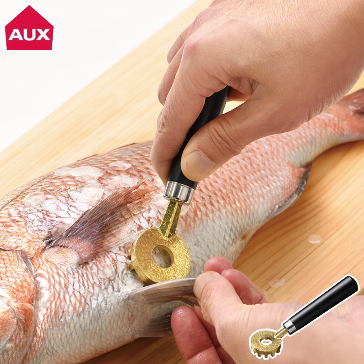 大人の焼魚 鱗とり カバー付き オークス AUX OTS8013【魚 うろこ取り ウロコ取り器 真鍮 調理 キッチンツール 燕三条 日本製】