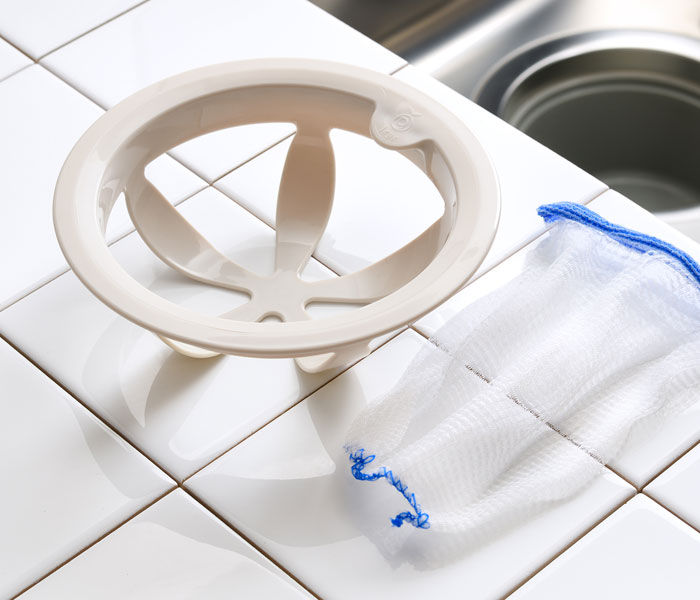 市販の排水口用水切りネットをセットするためのホルダー