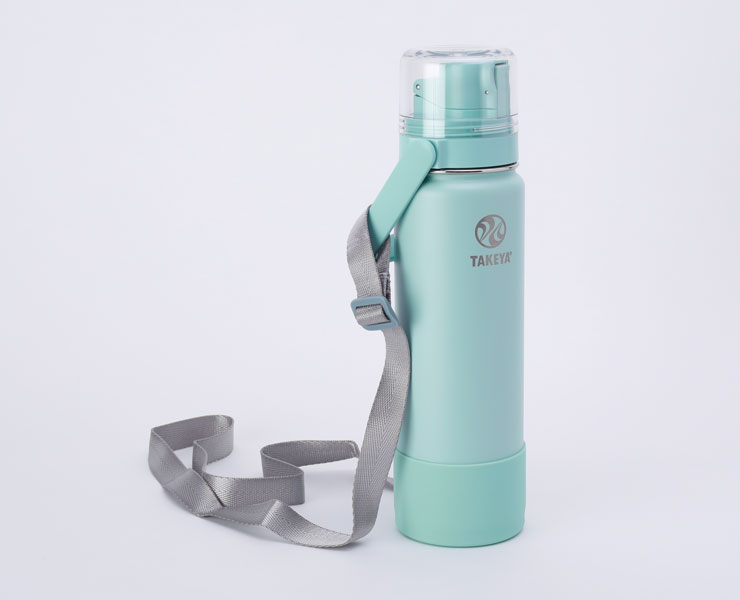 直飲みでもコップ飲みでも使えるからいろんなシーンで活躍する水筒
