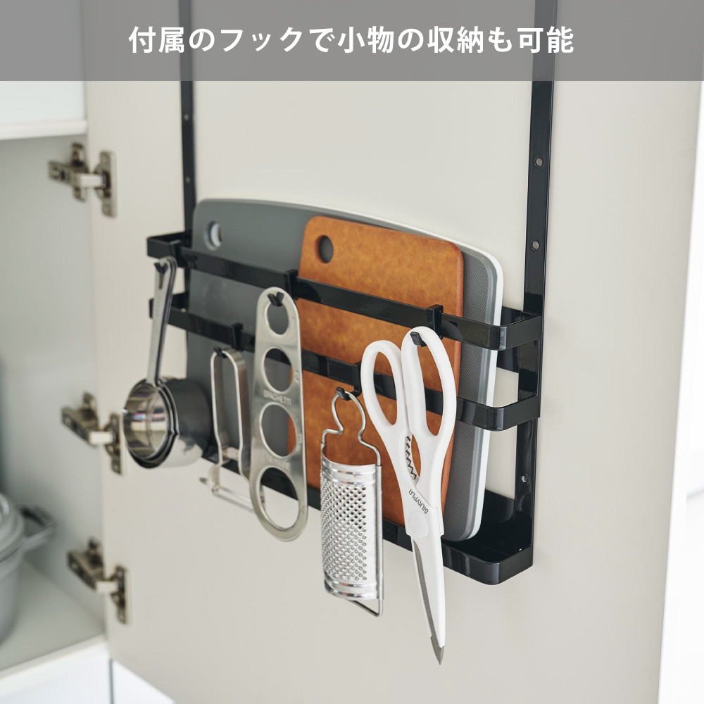 付属のフックでブラシや小物なども収納可能