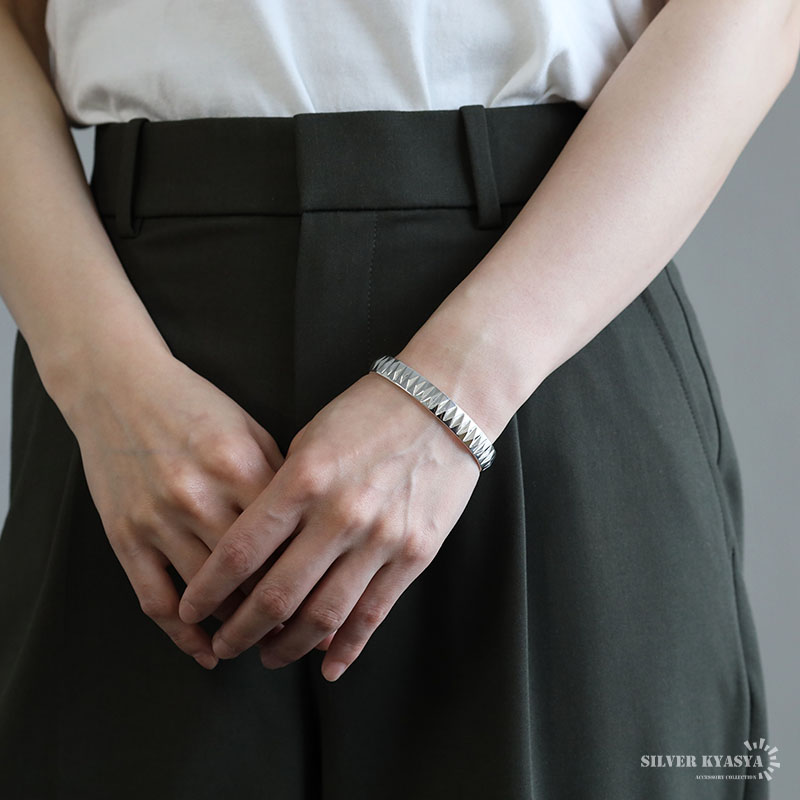 マスターマインドジャパン オールシルバー925 ピラミッドスタッズ バングル スタッズバングル シルバー925 マスターマインドジャパン オール